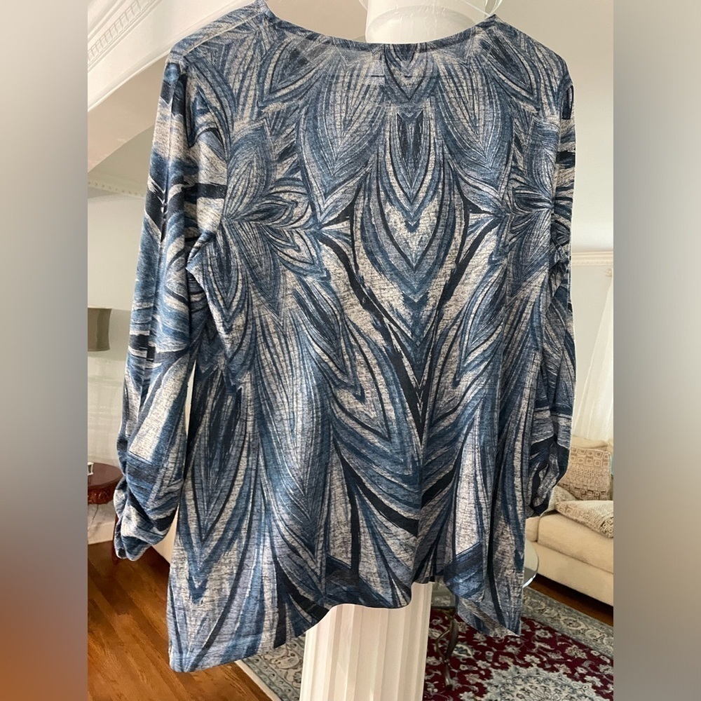 White Stage women’s top size X Large long sleeve rushed. Gray and blue Details - Picture 2 of 5